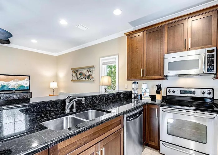 Two-story With Pool Ac W&d & Full Kitchen Holiday home